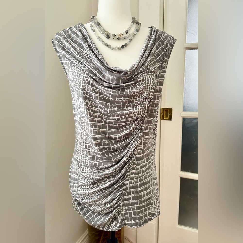 Beautiful Kenneth Cole Reaction shirt ** Women’s size L ** great condition